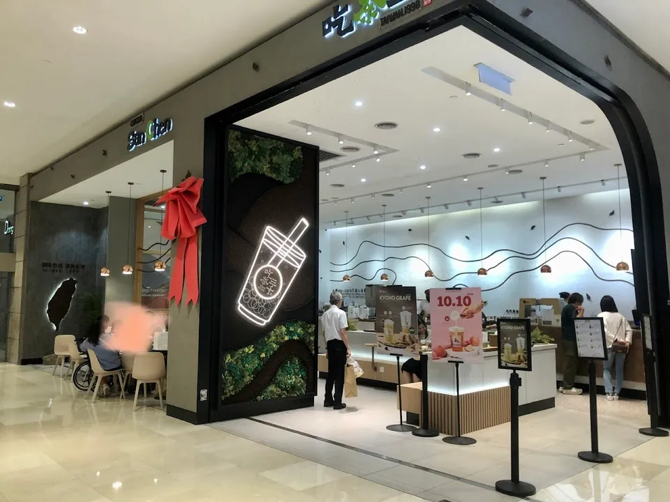 Pavilion outlet entrance view